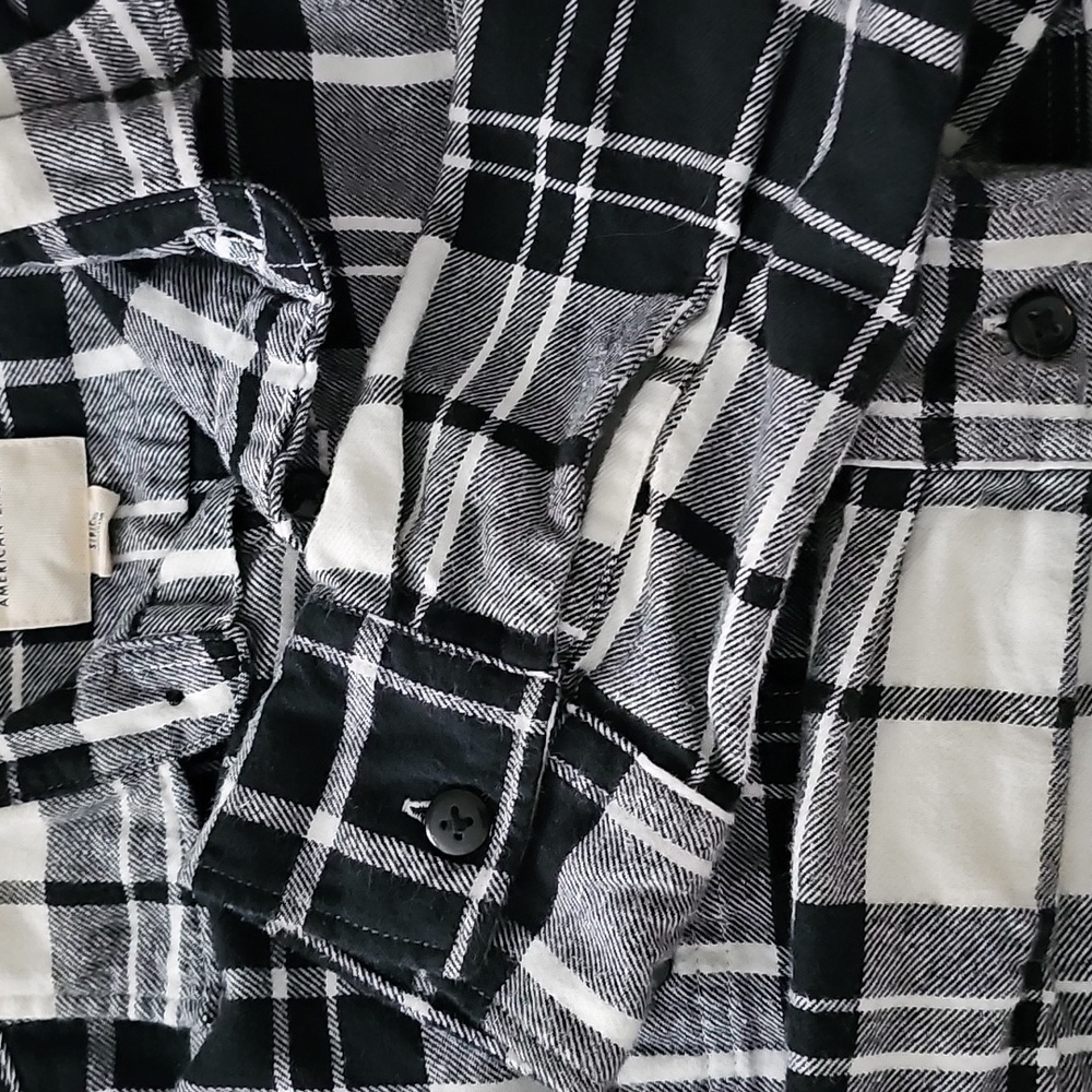 American Eagle (2) Flannel Shirts Mens Size Small EUC Long Sleeve Classic Fit - Picture 2 of 6